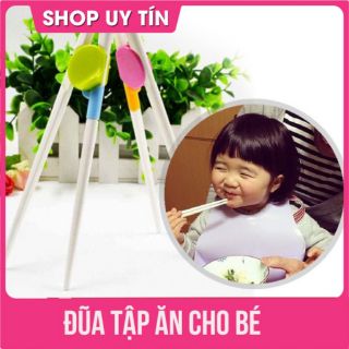 Đũa tập ăn cho bé yêu.