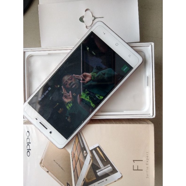 Điện thoại OPPO F1w chuyên gia Selfi