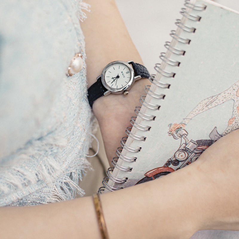 Đồng hồ nữ dây da mặt nhỏ RATE TRÒN đen mặt trắng đồng hồ nữ chính hãng Watchesbytif size 22mm đẹp giá rẻ chống nước | BigBuy360 - bigbuy360.vn