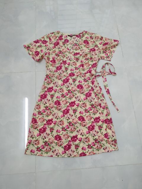 Váy hoa nhí đắp tà chéo WRAP DRESS | BigBuy360 - bigbuy360.vn