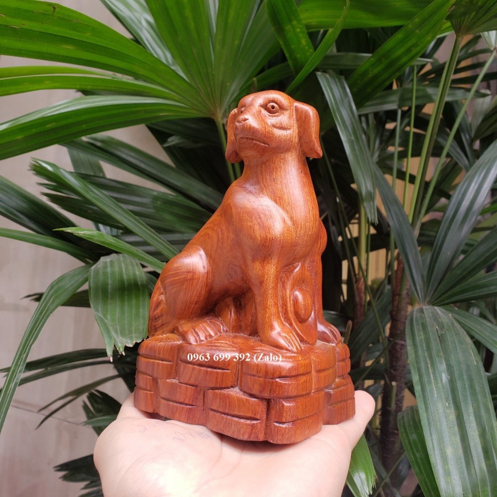 Tượng con chó gỗ hương cao 15cm