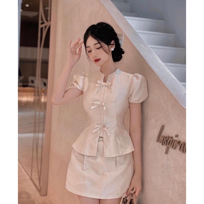 EMILY TOP/ ÁO TAY PHỒNG CHẤT TAFTA THÊU HOA