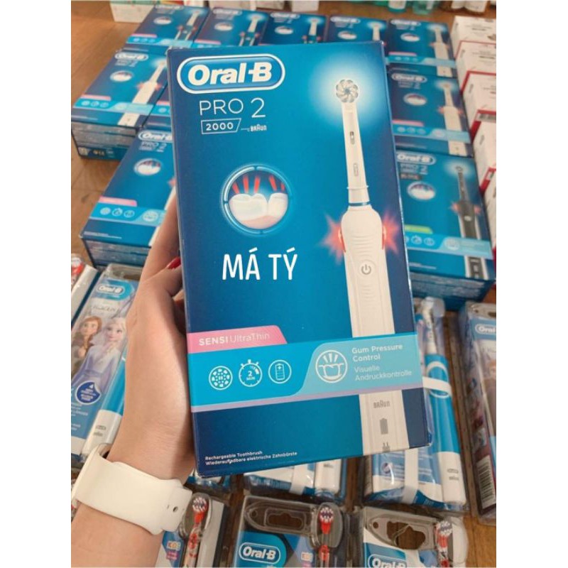 Bàn chải đánh răng Oral B Pro2 và Oral B Kid