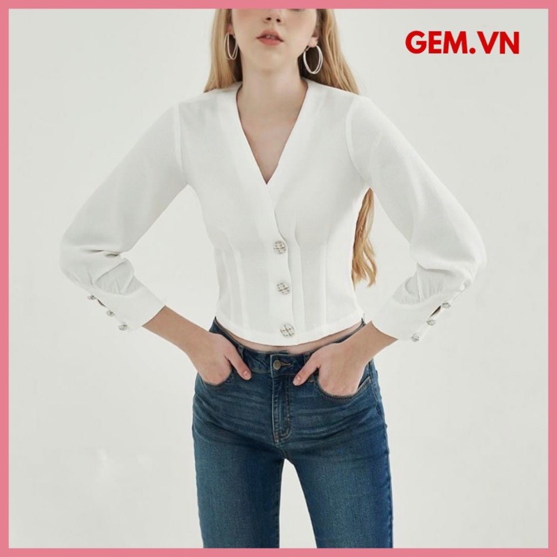 Áo cổ V cách điệu G169 chất mát có đủ size, dễ phối hợp quần hay các loại chân váy thời trang đều được GEM.VN