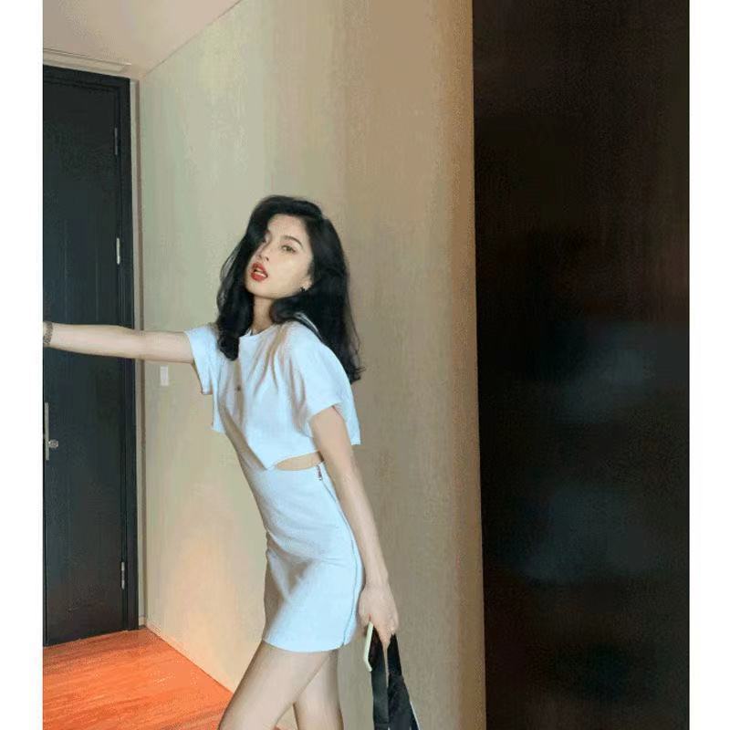 Đầm thể thao IELGY hở eo màu trắng thời trang cá tính cho nữ