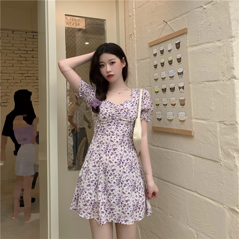 Đầm nữ xinh dáng ngắn xoè A cổ vuông tay bồng hoạ tiết hoa nhí tím