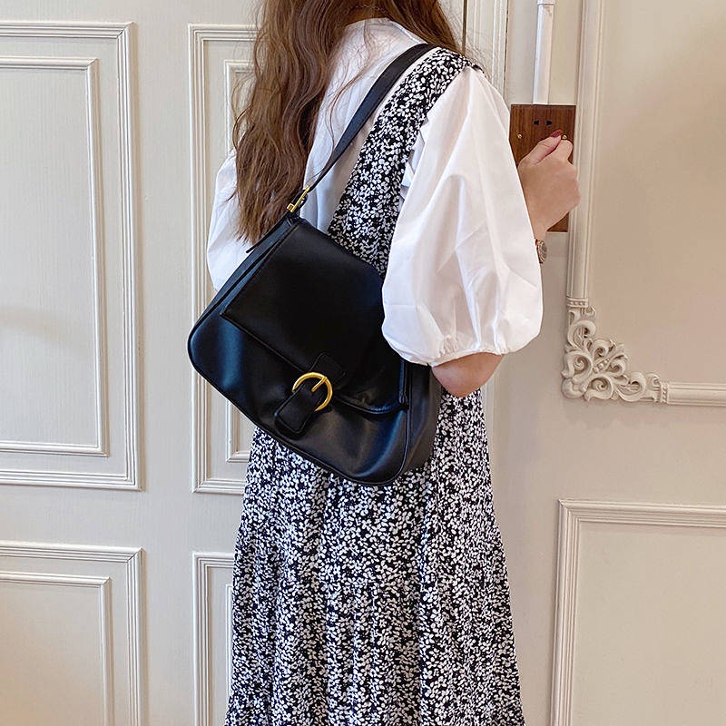 2022 New Retro Large Capacity Black One Shoulder Underarm Bag Baguette Bag All-Match Fashionable Flip Crossbody Handbag for Women dogL
