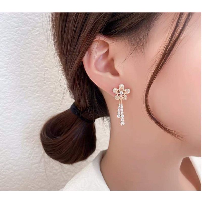 Khuyên tai bạc Van jewelry V10100 nụ Hoa Mai nạm đá trắng thanh lịch