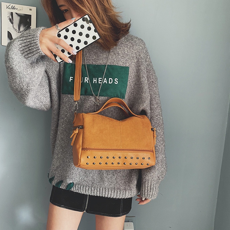 Túi đeo vai IELGY mờ đính đinh tán phong cách vintage thời trang