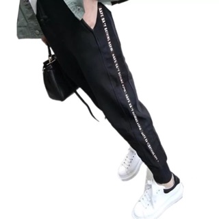 Quần bầu bo gấu phong cách thể thao .