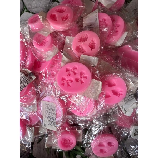 Khuôn silicon hình trái dâu