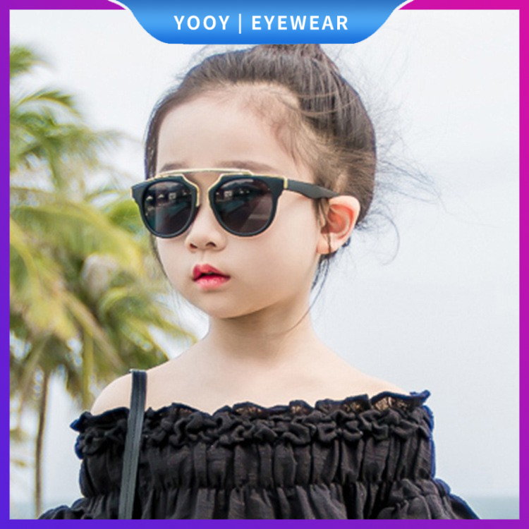 Kính mát phong cách sành điệu cho trẻ nhỏ