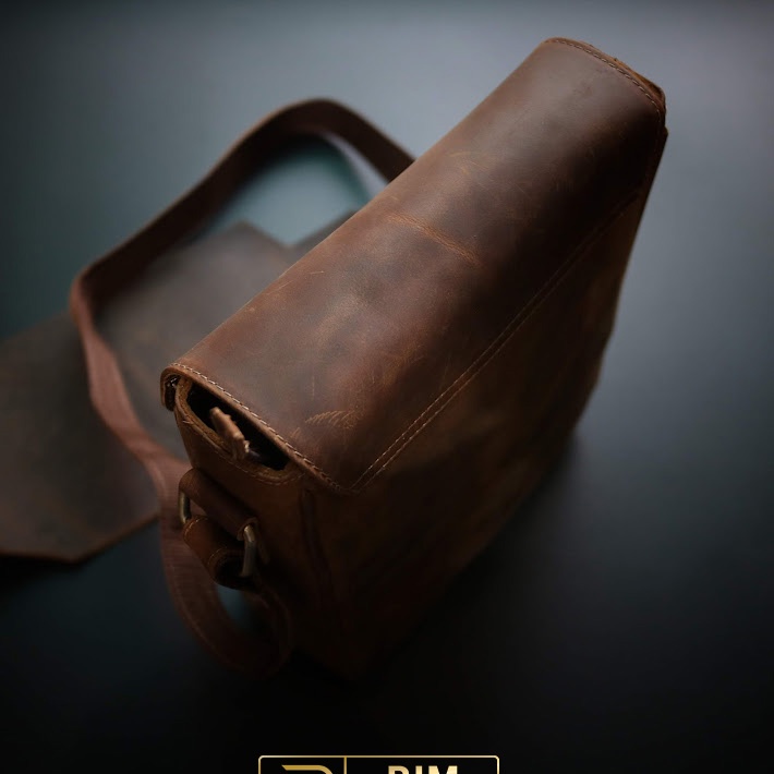 Túi đeo chéo da bò sáp. Độc đẹp lạ