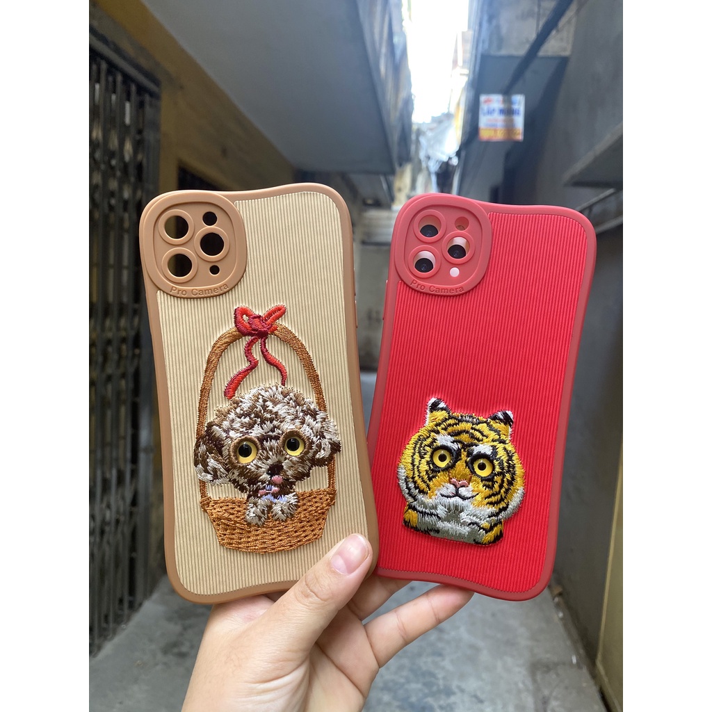 ỐP TẾT CUTEỐp Điện Thoại X&amp;M Mềm Thêu Hình Hoạt Hình BẢO VỆ CAMERA Cho Iphone 7 8 XS 11 12 13 PLUS / PRO / MAX