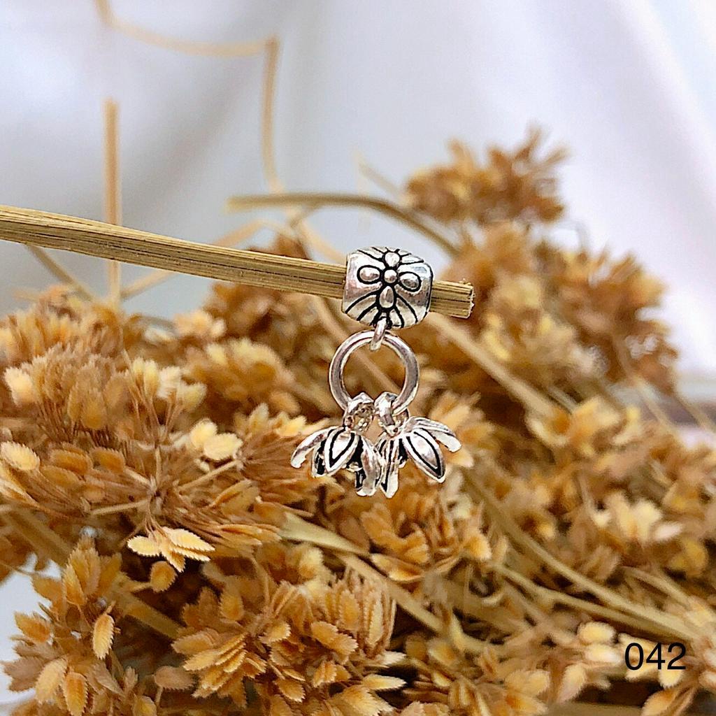 Charm bạc hoa sen si đen