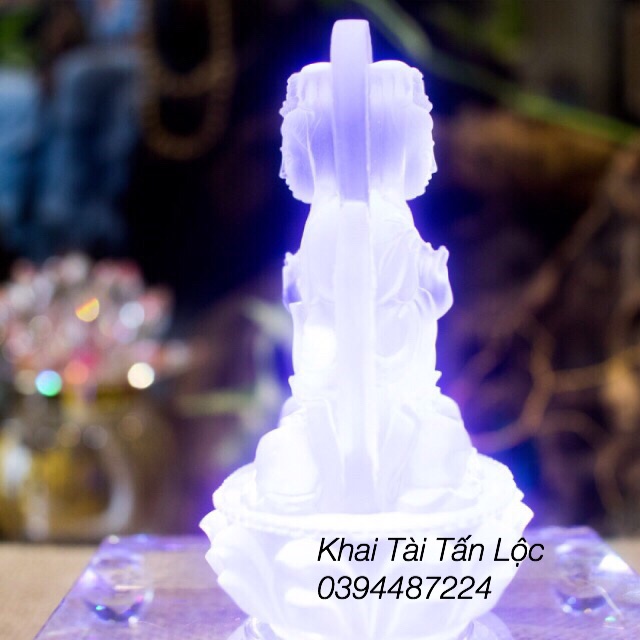 Tượng Quan Âm 2 mặt màu xanh để ô tô tặng kèm đế đèn pha lê