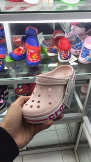 Sục croc trẻ em