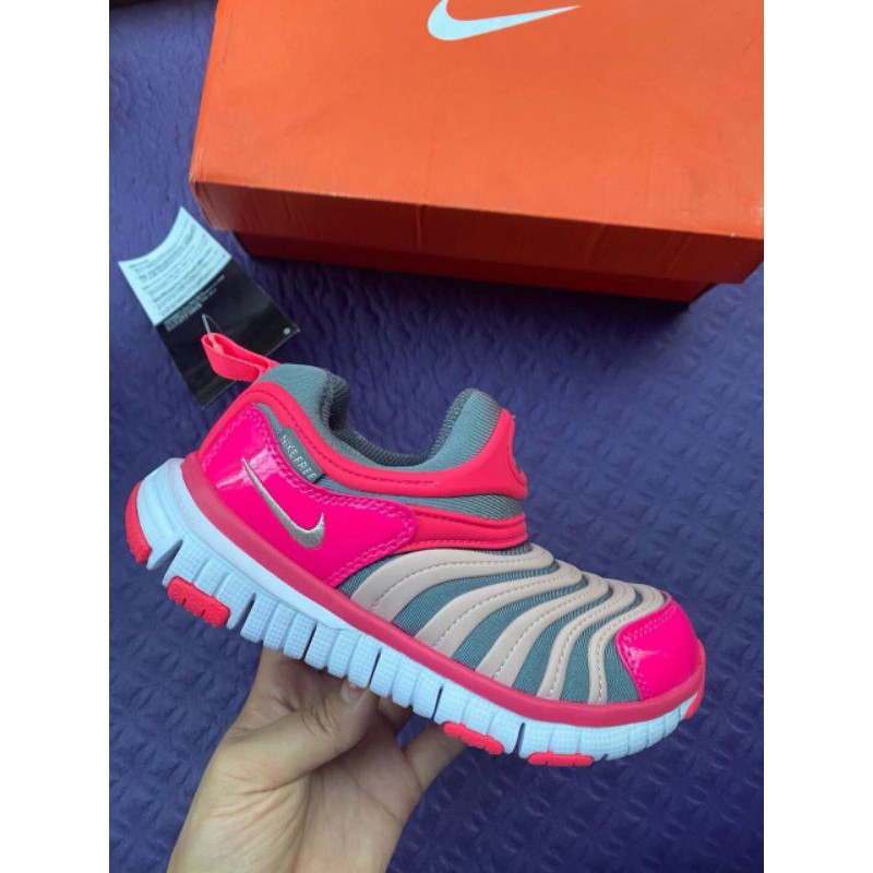 Giày xuất cho bé