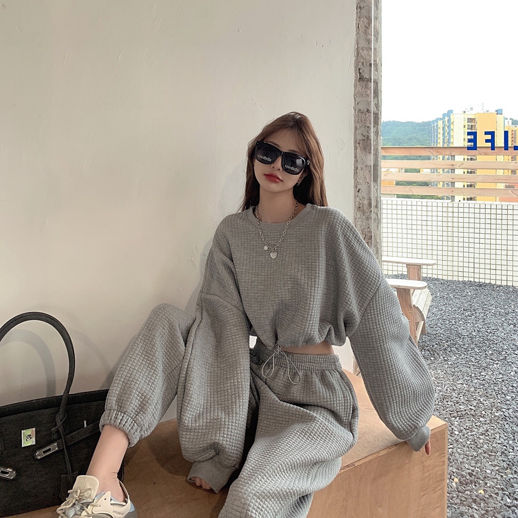Set áo croptop dài tay rút eo kèm quần jogger ống rộng bo gấu/ Set bộ thể thao nữ 2 màu dáng rộng thời trang unisex | BigBuy360 - bigbuy360.vn