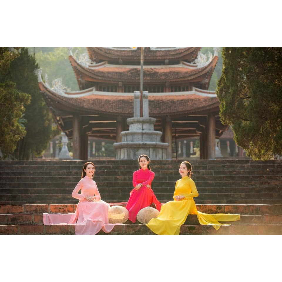 Áo dài trơn 4 tà Chiffon kèm quần 2 lớp màu Hồng dâu.Không nhăn nhàu, tôn dáng thướt tha và che khuyết điểm tốt