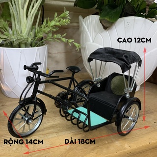 Mô hình xe xích lô kéo bằng sắt trang trí kèm logo hình trống đồng - Dài 18cm - Màu đen