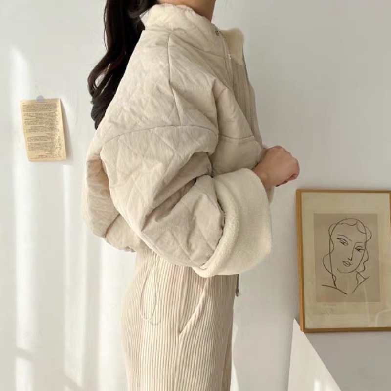 Áo khoác phao dáng ngắn croptop trần trám