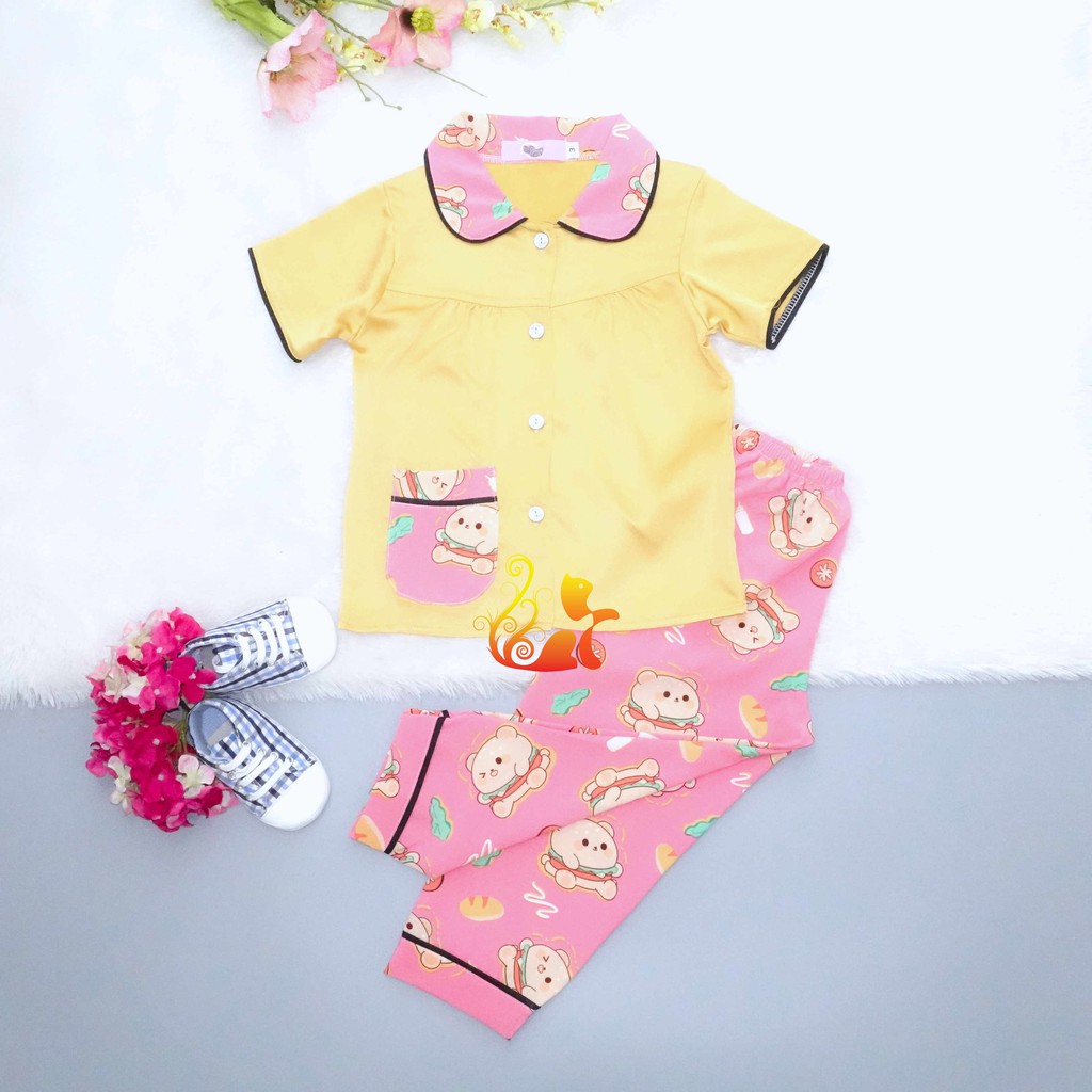 Bộ Đồ Pijama Satin Lụa Hàn &quot;Gấu Ham bơ gơ&quot; Cổ Tròn Quần Dài Cho Bé - Từ 12kg - 42kg.