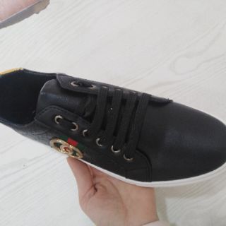 Giày thể thao nam  đen (form rộng, đi lùi 1 size)