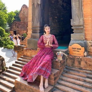 Váy boho có 2 màu: đỏ, vàng có sẵn (có thể order)