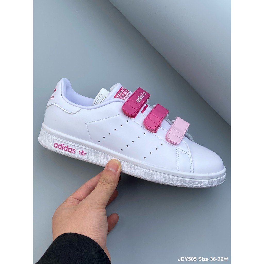 Giày thể thao adidas