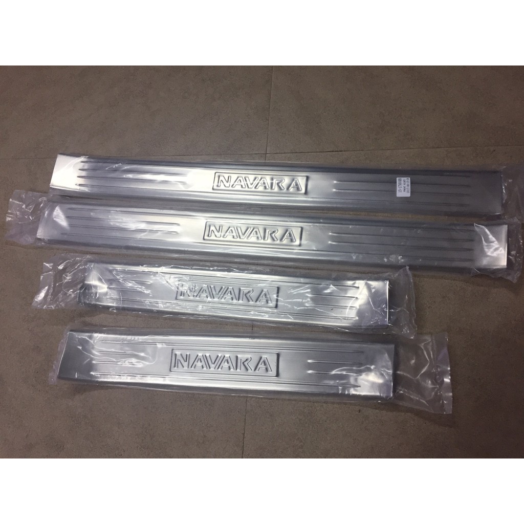 Ốp Bậc Cửa Cho Xe Nissan Navara 2016 đến 2021