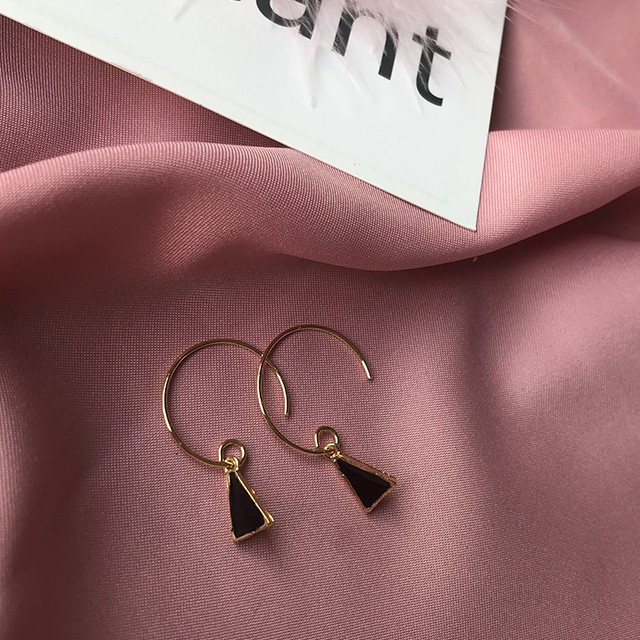 Đôi bông tai dạng móc họa tiết hình tam giác kiểu dáng thanh lịch cho nữ | BigBuy360 - bigbuy360.vn