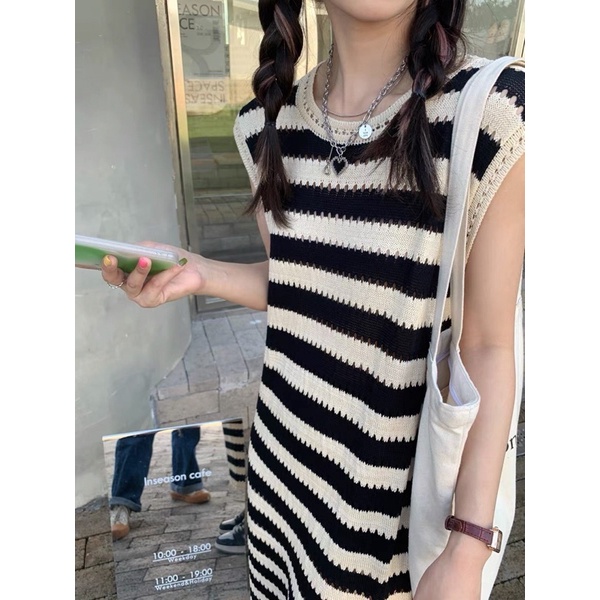 Đầm kẻ ngang dáng dài maxi chất len lưới phong cách , Váy maxi sát nách hoạ tiết kẻ sọc ngang chất len lưới