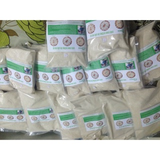 Cháo dinh dưỡng ăn liền từ các loại hạt ngũ cốc dành cho bé.