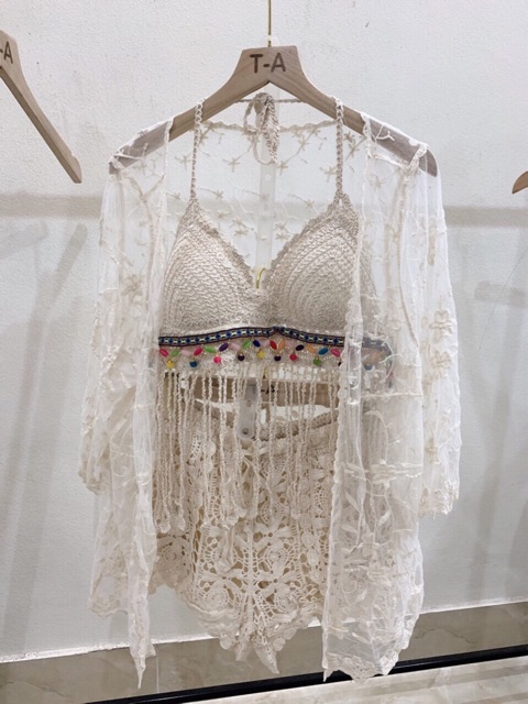 Set biển mới - set 3 món - bra tua rua dài + quần xẻ vạt sexy + choàng ren hoa nhỏ ( có tách rời )