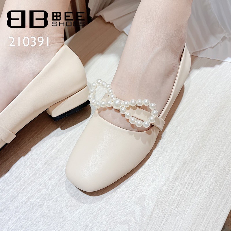 BEESHOES - GIÀY BÚP BÊ NỮ MŨI VUÔNG QUAI NGANG NƠ - GIÀY BÚP BÊ NỮ MŨI VUÔNG ĐẾ VUÔNG CAO 2 PHÂN SẴN MÀU TRẮNG 210391