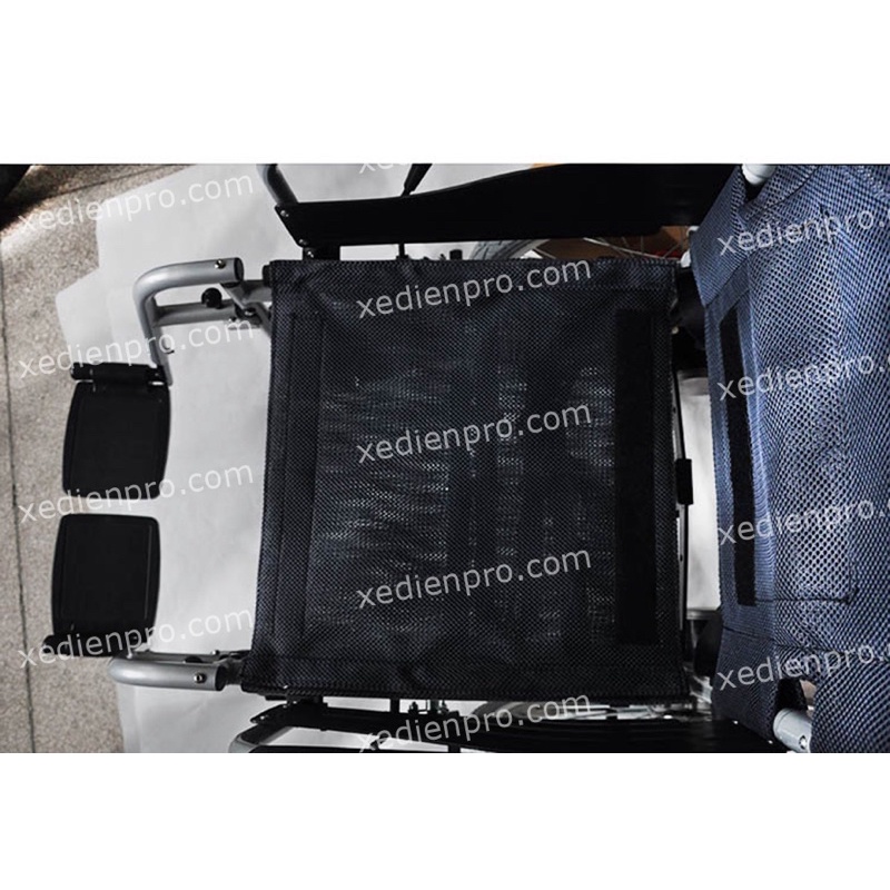 Đêm xe lăn điện cho người khuyết tật