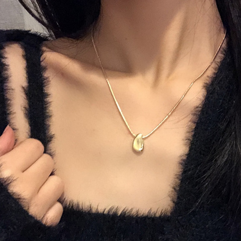 Vòng cổ thiết kế đơn giản sang trọng dành cho nữ