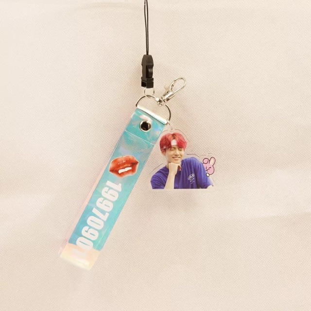 Nametag Hologram BTS - Dây đeo điện thoại Móc khoá BTS