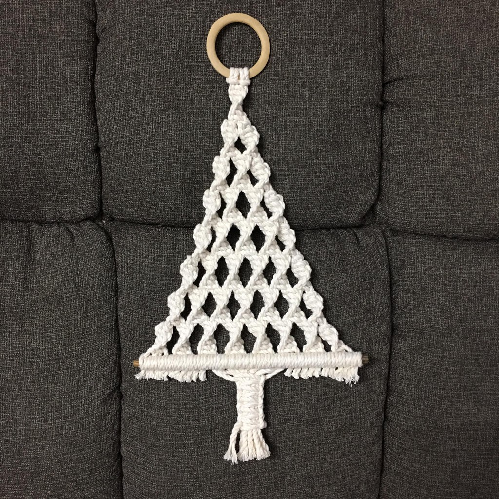 Phụ kiện trang trí cây thông Noel bằng cây thông macrame mini đẹp, xinh xắn gắn lên cây thông dịp 25/12 - pine macrame