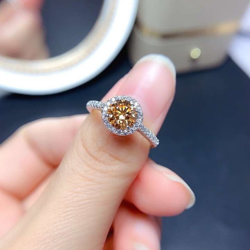 Nhẫn Hở Đính Đá Moissanite Cổ Điển Sang Trọng