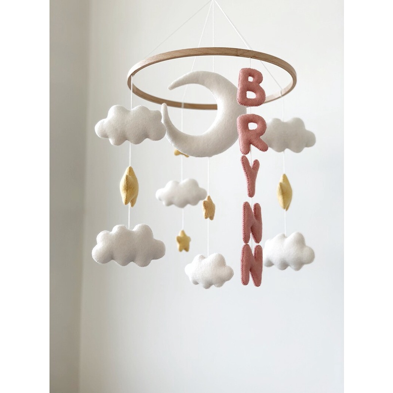 Đồ chơi treo nôi mây trăng sao theo tên bé