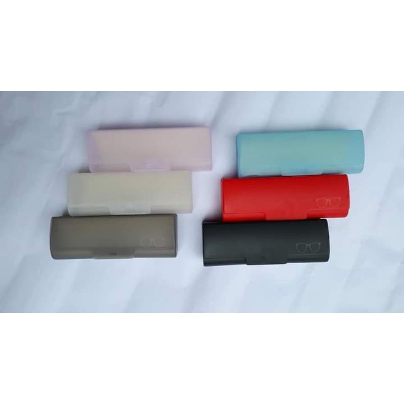 Hộp đựng kính mắt,hộp cận nhựa( thanh lý), chất nhựa giúp bảo vệ mắt kính