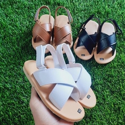 Sandal quai chéo cho bé - nâng thêm 1 size cho bé nhé các mom