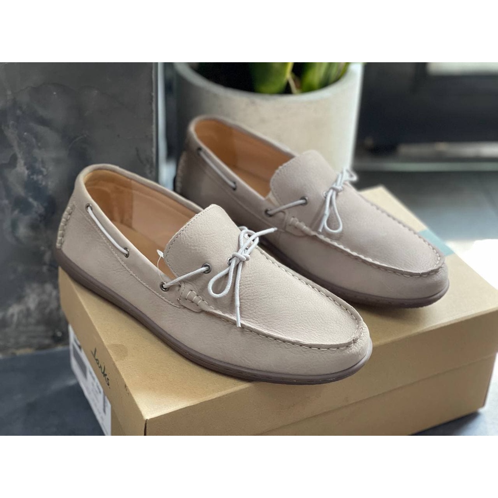 Giày Da Clarks 21621, Dang giày mọi đi viền dây buột nơ, Chất liệu da mềm, Lót êm thoải mái