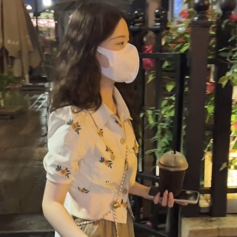 Áo Sơ Mi Tay Ngắn Phồng Dáng Ôm Phối Hàng Nút In Họa Tiết Hoa Thời Trang Mùa Hè Mới Cho Nữ