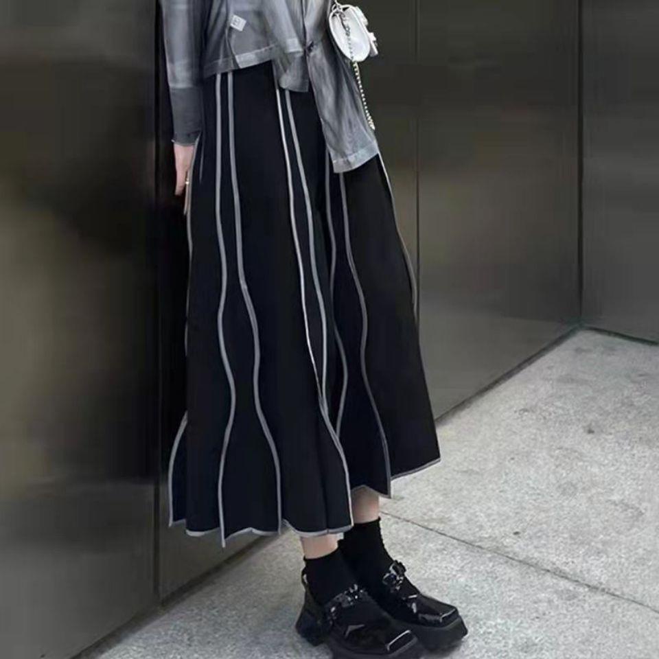 Chân váy dài lưng cao thiết kế độc đáo phong cách Hồng Kông