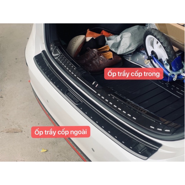 Ốp trầy cốp Cerato 2019 Cacbon