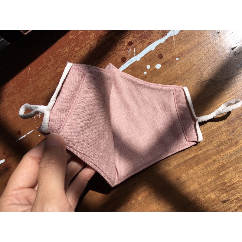 Khẩu trang vải thêu tay cô gái hoa | BigBuy360 - bigbuy360.vn