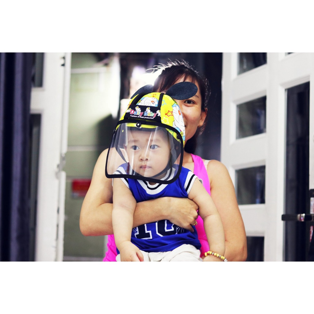 Kính thay thế mũ bảo hiểm bé tập đi cho bé .
